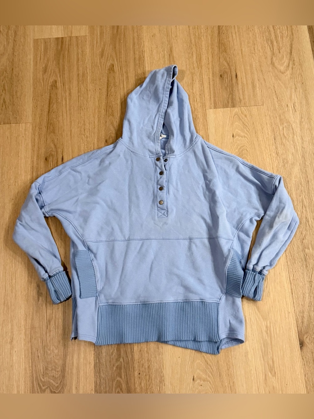 BUCKETLIST Light Blue Button Hoodie Sweatshirt Women’s size Medium